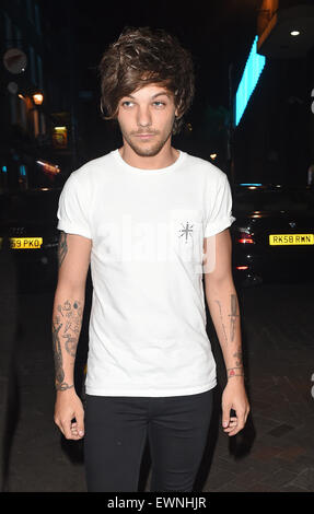 Louis Tomlinson visto fuori e circa partying a Londra presso il Cirque du Soir nightclub di Mayfair. Dotato di: Louis Tomlinson dove: Londra, Regno Unito quando: 23 Apr 2015 Foto Stock