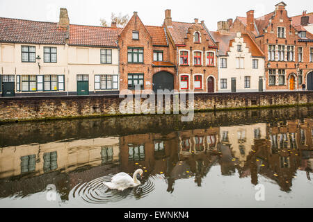 Canal scena, il centro storico di Bruges, Belgio Foto Stock