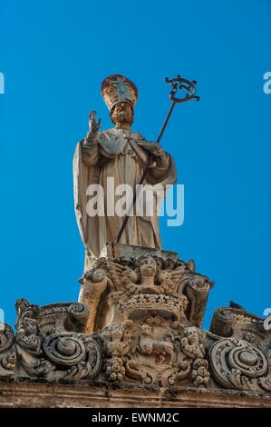 Italia Puglia Grecia Salentina Salento Nardò statua di San Gregorio Armeno a Salandra square Foto Stock