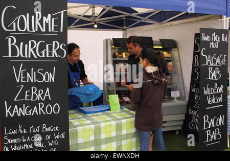 Un esotico del mercato della carne in stallo a Chatsworth Country Fair, Peak District DErbyshire England Regno Unito Foto Stock