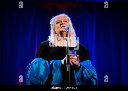 Premiere di Georgette Dee di ultima mostra a tende Tepee am Kanzleramt dotate: Gorgette Dee Dove: Berlino, Germania Quando: 24 Apr 2015 Foto Stock