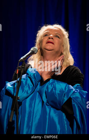 Premiere di Georgette Dee di ultima mostra a tende Tepee am Kanzleramt dotate: Gorgette Dee Dove: Berlino, Germania Quando: 24 Apr 2015 Foto Stock