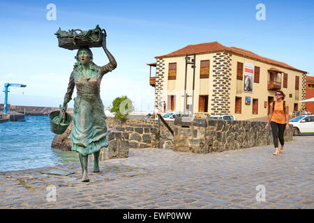 Fisher donna statua, Puerto de la Cruz, Tenerife, Isole Canarie, Spagna Foto Stock