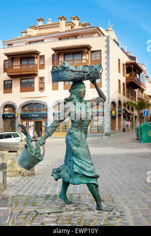 Fisher donna statua, Puerto de la Cruz, Tenerife, Isole Canarie, Spagna Foto Stock