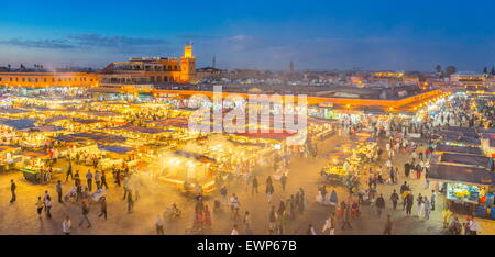 La medina di Marrakech - Piazza Jemaa el Fna nella notte, Marocco, Africa Foto Stock