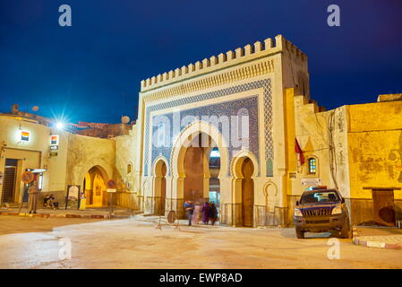 La medina di Fez, Bab Bou Jeloud Gate, una delle più magnifiche porte che conduce alla Medina, Marocco, Africa Foto Stock