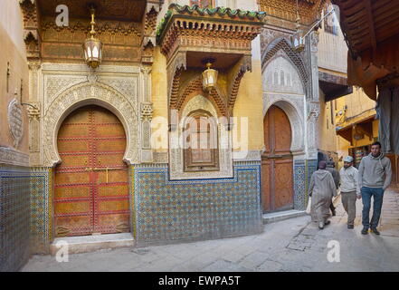 Il XVIII secolo moschea e il mausoleo di Sidi Ahmed Tijani, Medina di Fez, Marocco Foto Stock