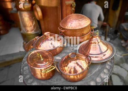 Fez Medina - Officine di fabbri nel luogo el Seffarine, Marocco, Africa Foto Stock