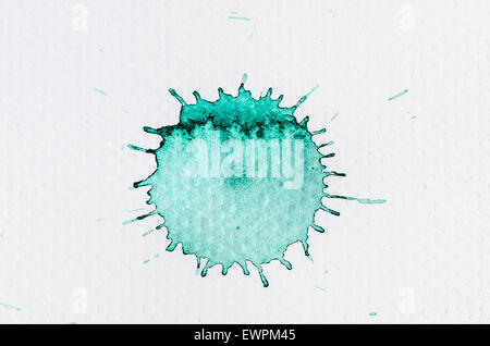 Verde blot acquerello su carta bianca sullo sfondo Foto Stock