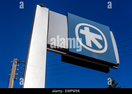 Cartello con il logo Alpha Bank, Creta, Grecia Foto Stock