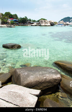 Porto di Koh Tao e Koh Nangyuan isole in Thailandia. paradiso per gli amanti delle immersioni con mare cristallino e spiaggia spiaggia di roccia Foto Stock