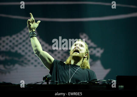 Hannover. Il 28 giugno, 2015. Giugno 28, 2015.- DJ francese David Guetta performing live in Hannover./picture alliance © dpa/Alamy Live News Foto Stock