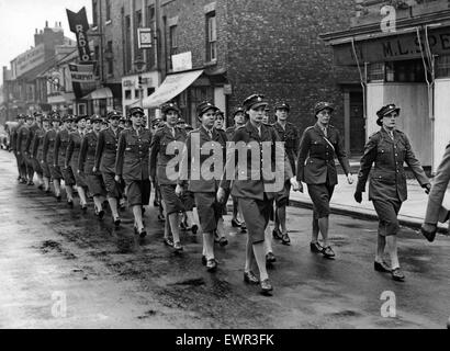 La Giornata della vittoria sfilata nel Teesside. 8 maggio 1945. Foto Stock