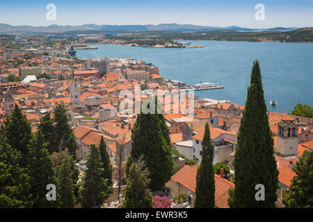 Sibenik, Regione di Sibenik e di Knin, Dalmazia, Croazia. Vedute generali della città. Foto Stock