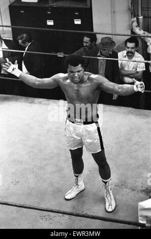 Muhammad Ali formazione a Gleason la palestra a New York davanti al suo terzo lotta con Ken Norton. 26 Agosto 1976 Foto Stock