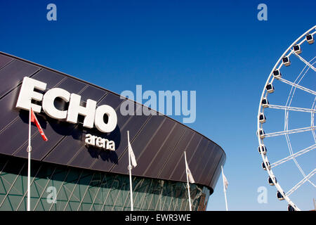 Echo Arena e la ruota di Liverpool Foto Stock