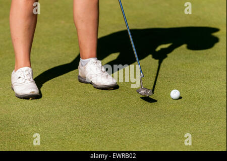 Londra, Regno Unito. Il 30 giugno 2015. La pratica di mettere il giorno di pratica per i provider di servizi Internet HANDA Ladies European Masters al Buckinghamshire campo da golf. L'evento principale avviene 2 al 5 luglio. Credito: Stephen Chung / Alamy Live News Foto Stock