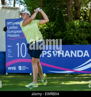 Londra, Regno Unito. Il 30 giugno 2015. Un giocatore tees off dal decimo tee durante il giorno di pratica per i provider di servizi Internet HANDA Ladies European Masters al Buckinghamshire campo da golf. L'evento principale avviene 2 al 5 luglio. Credito: Stephen Chung / Alamy Live News Foto Stock