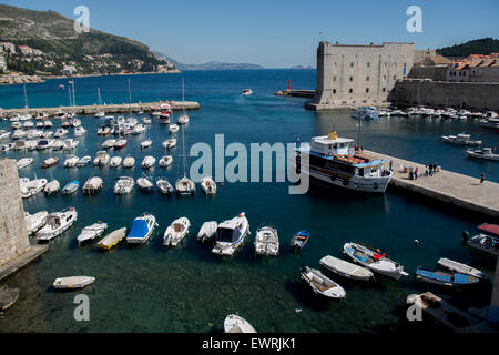 Porto vecchio della città e st. John's Fort, Dubrovnik, Croazia Foto Stock