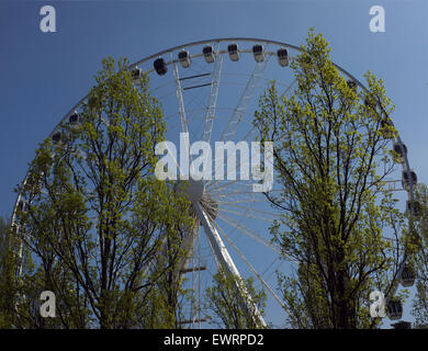 Ruota grande attrazione di Piccadilly Gardens Manchester Inghilterra England Regno Unito Foto Stock