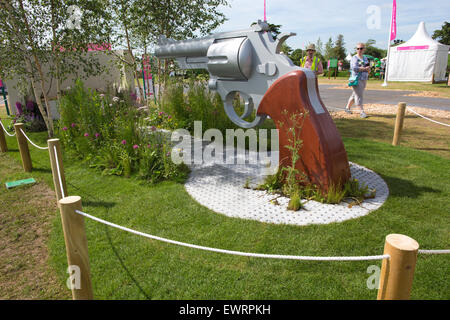 RHS Hampton Court Flower Show 2015, 'pronto...scopo...fiore!' designer Simon Webster, Hampton Court, Surrey, England, Regno Unito Foto Stock