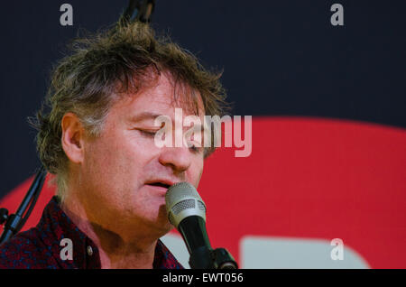 Nick Harper con la Buswell 'Pilton Pop-Up Orchestra' Foto Stock