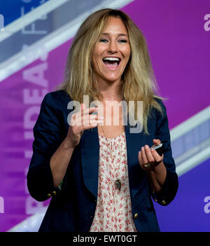 Aspen, Colorado, Stati Uniti d'America. Il 30 giugno, 2015. Professional haflpipe snowboarder GRETCHEN BLEILER parla all'Aspen idee Festival. Credito: Brian Cahn/ZUMA filo/Alamy Live News Foto Stock