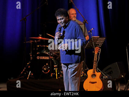 Charley Pride esecuzione dal vivo sul palco a Manchester Bridgewater Hall dotata di: Charley Pride dove: Manchester, Regno Unito quando: 29 Apr 2015 Foto Stock