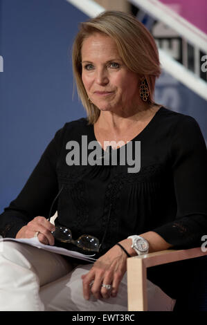 Aspen, Colorado, Stati Uniti d'America. Il 30 giugno, 2015. KATIE COURIC Modera una discussione all'Aspen idee Festival. Credito: Brian Cahn/ZUMA filo/Alamy Live News Foto Stock