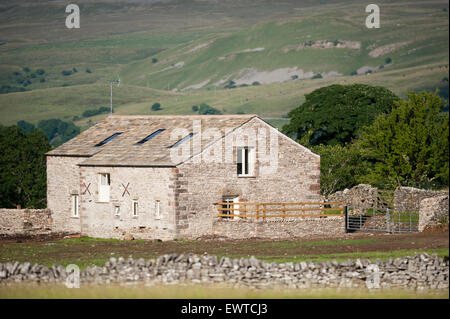 Il vecchio fienile ricostruito e utilizzato per il self-catering vacanze come parte di un regime di diversificazione, vicino Kirkby Stephen, Cumbria, Regno Unito. Foto Stock