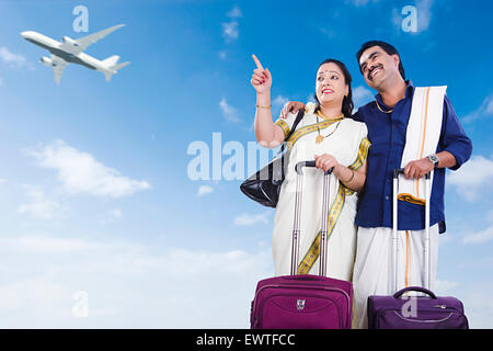 2 Indiano meridionale coppia sposata passeggero viaggio felice Foto Stock