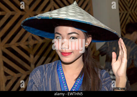 Ballerino alla cultura mostra, Luang Prabang, Laos Foto Stock