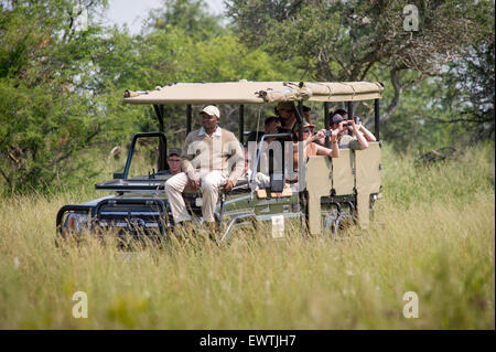 Sud Africa- Turisti su Safari in Dinokeng Game Reserve Foto Stock