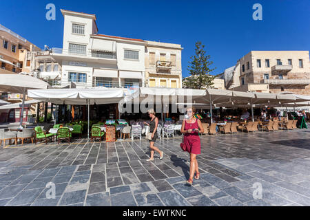 Il vecchio porto veneziano di Chania, Creta, Isole Greche, Grecia, Europa Foto Stock