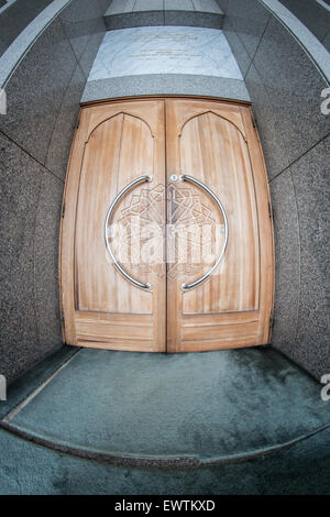 Porta a una moschea di Sarajevo Foto Stock