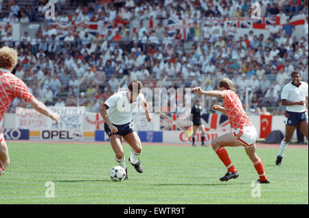 Inghilterra v Unione Sovietica 1-3 1988 Campionati Europei, Hannover Germania Gruppo corrispondono B. England's Gary Lineker sulla sfera. Il 18 giugno 1988 Foto Stock