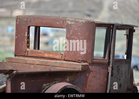 Metallo arrugginito su una vecchia auto Foto Stock