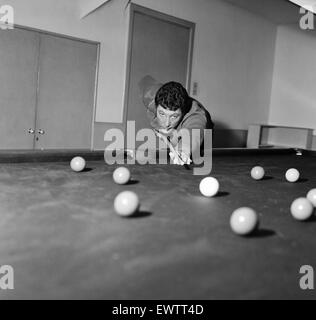 Tom Jones, al suo nuovo 65000 pound casa di Weybridge, Surrey, 29 dicembre 1968. Foto Stock