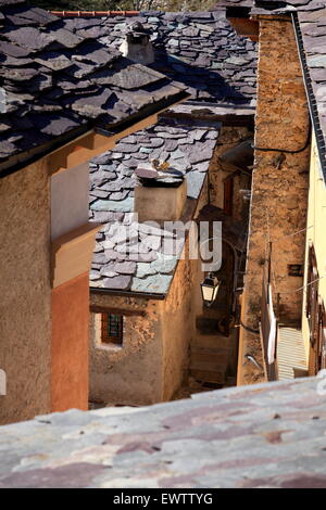 Pittoresco borgo arroccato nella valle della Roya, Alpes-Maritimes Foto Stock