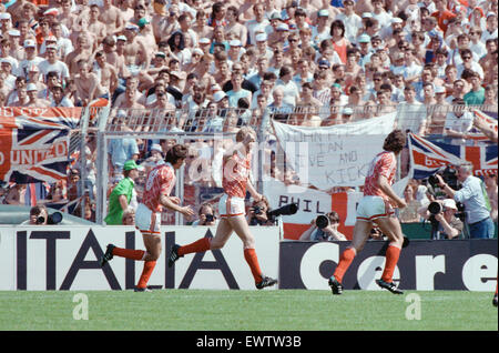 Inghilterra v Unione Sovietica 1-3 1988 Campionati Europei, Hannover Germania Gruppo corrispondono B. Unione Sovietica giocatori festeggiare il punteggio. Il 18 giugno 1988 Foto Stock