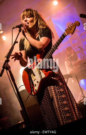 Segrate Milano Italia. Il 30 giugno 2015. I fratelli Angus & Julia Stone dall Australia esegue presso il music club Circolo Magnolia per presentare il loro ultimo album "Angus & Julia Stone" rilasciato su 2014 Credit: Rodolfo Sassano/Alamy Live News Foto Stock