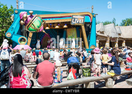 'I pinguini del Madagascar' live show, Chessington World of Adventures il parco a tema Chessington Surrey, Inghilterra, Regno Unito Foto Stock