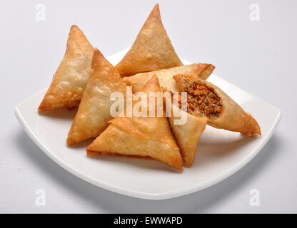 Chicken Samosa aprire-1 Foto Stock