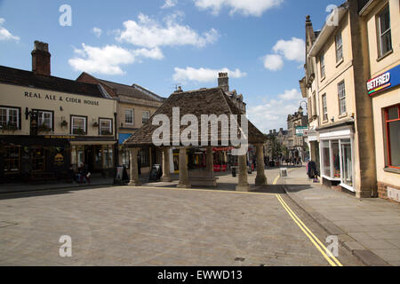 Burro di mercato trasversale posto in centro città, Chippenham, Wiltshire, Inghilterra, Regno Unito Foto Stock