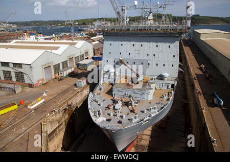 RFA Mounts Bay nave nel bacino di carenaggio, Colchester, England, Regno Unito Foto Stock