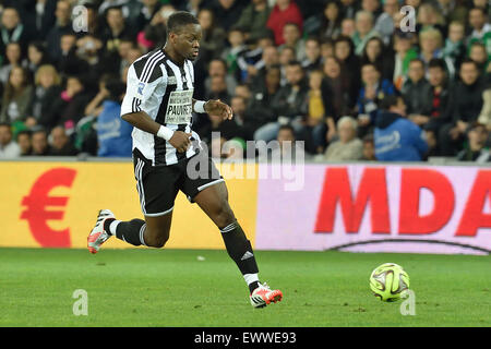 St Etienne, Francia. Xx Apr, 2015. Dodicesima Partita di calcio contro la povertà ha avuto luogo a Saint-Etienne, in Francia. Louis Saha (team Zidane) © Azione Sport Plus/Alamy Live News Foto Stock