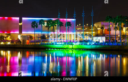 La città di Tampa, Florida è inondata di colore durante il 2015 Luci sul festival di Tampa. Foto Stock