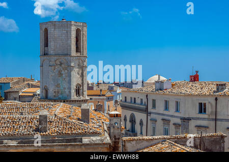 La puglia Monte S.Angelo Gargano torre campanaria del santuario grotta chiesa di San Michele Arcangelo Foto Stock