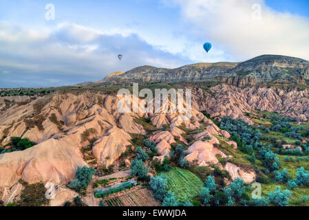 I palloni ad aria calda in sunrise in Cappadocia, Anatolia, Turchia Foto Stock
