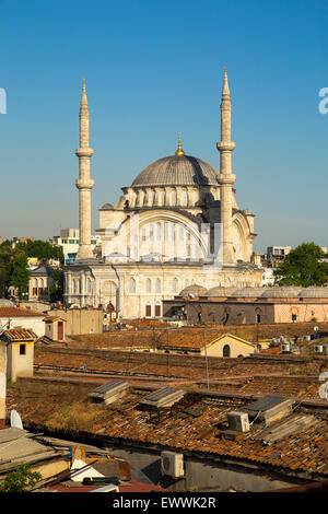 La Moschea Nuruosmaniye è una moschea ottomana situato nel quartiere Cemberlitas del distretto di Fatih ad Istanbul in Turchia Foto Stock